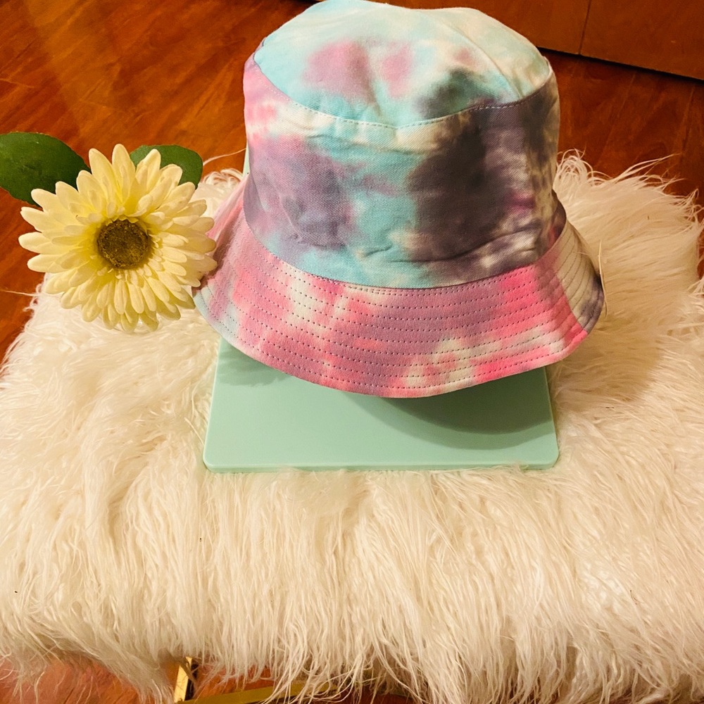 New ! ⭐️ Reversible Tye Dye Bucket Hat